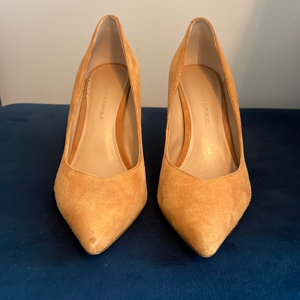 Banana republic tan heels